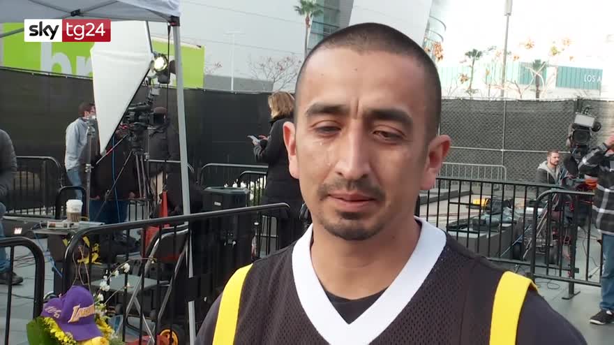 Morte Kobe Bryant, i tifosi piangono il campione