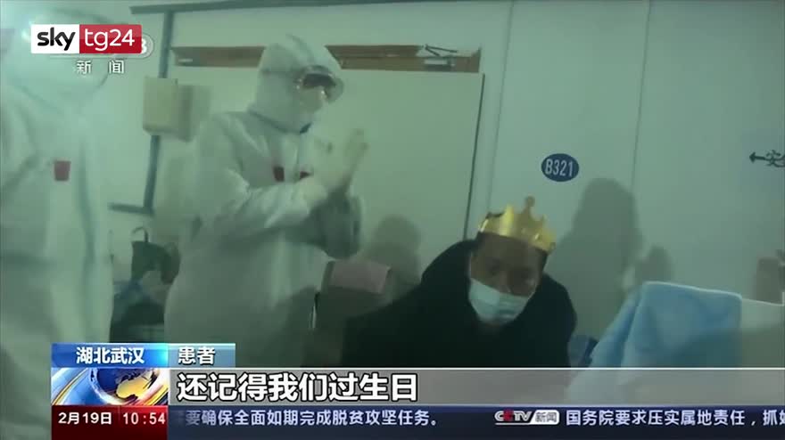 Coronavirus: feste di compleanno in ospedale a Wuhan