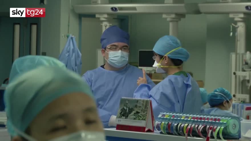 Coronavirus, in Cina tre minuti di silenzio per le vittime