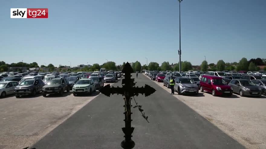 Francia, celebrata prima messa 'drive in'