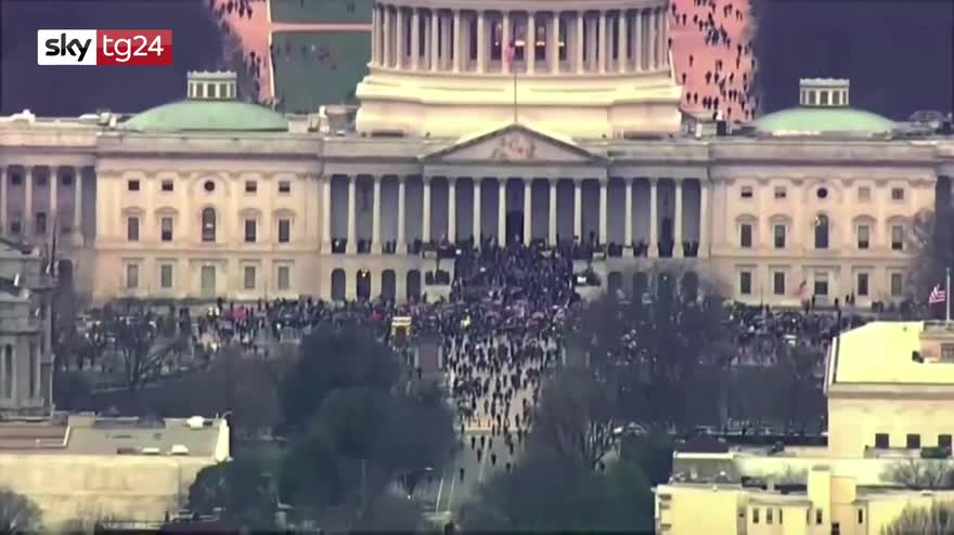 Usa, il Senato autorizza l'impeachment a Trump