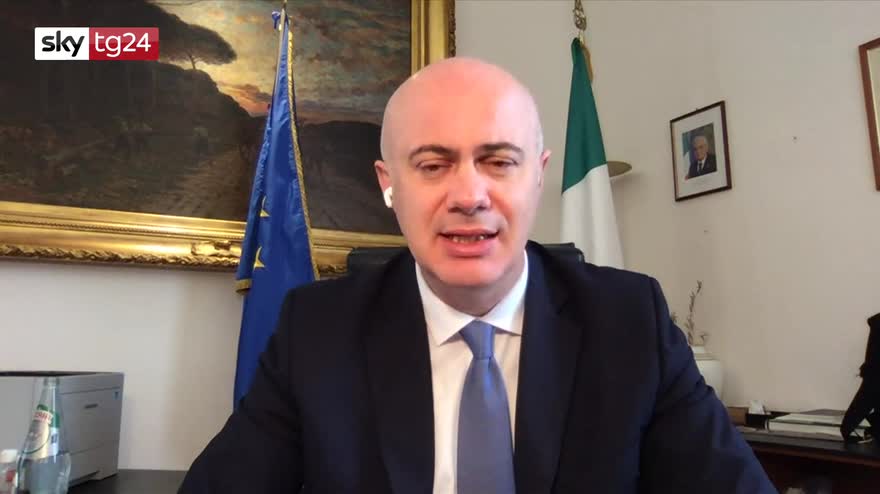 D'Incà: vaccino unica via d'uscita