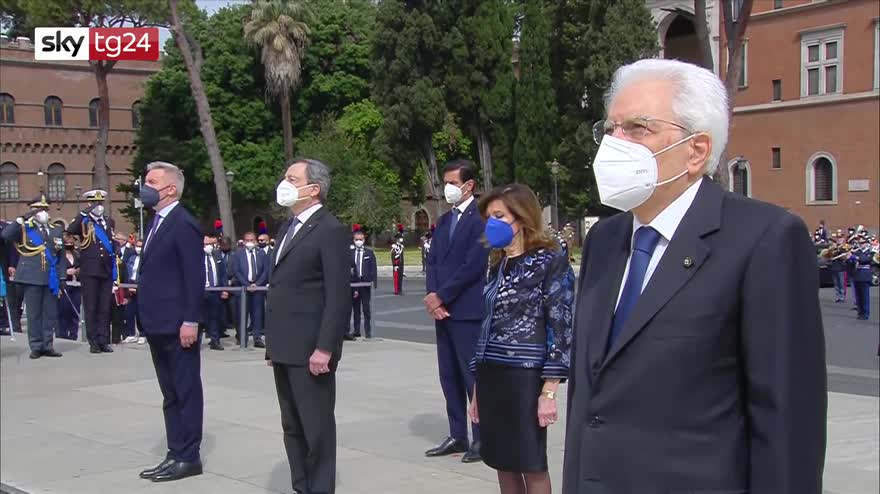 2 giugno, Mattarella e Draghi all'altare della Patria