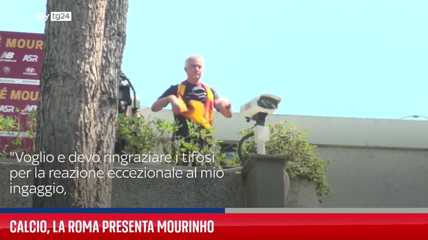 Calcio, la Roma presenta Mourinho