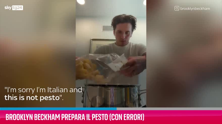 VIDEO Brooklyn Beckham prepara il pesto (con errori)