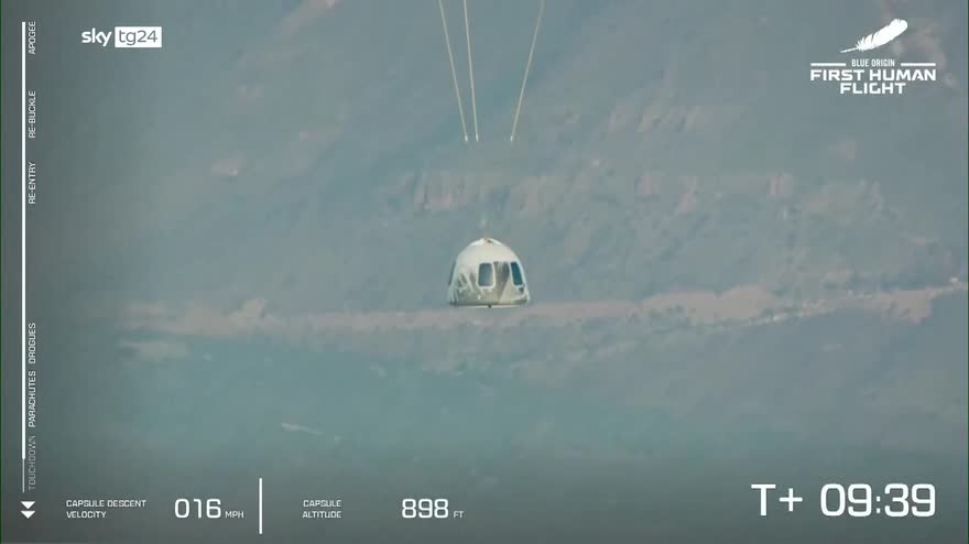 Spazio, l'atterraggio della capsula con Jeff Bezos