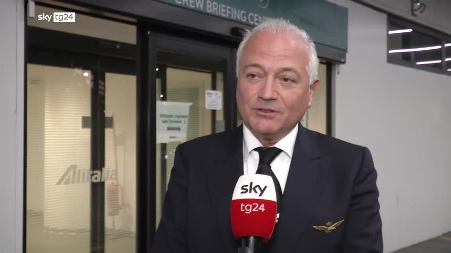 Alitalia, atterrato l'ultimo volo. VIDEO