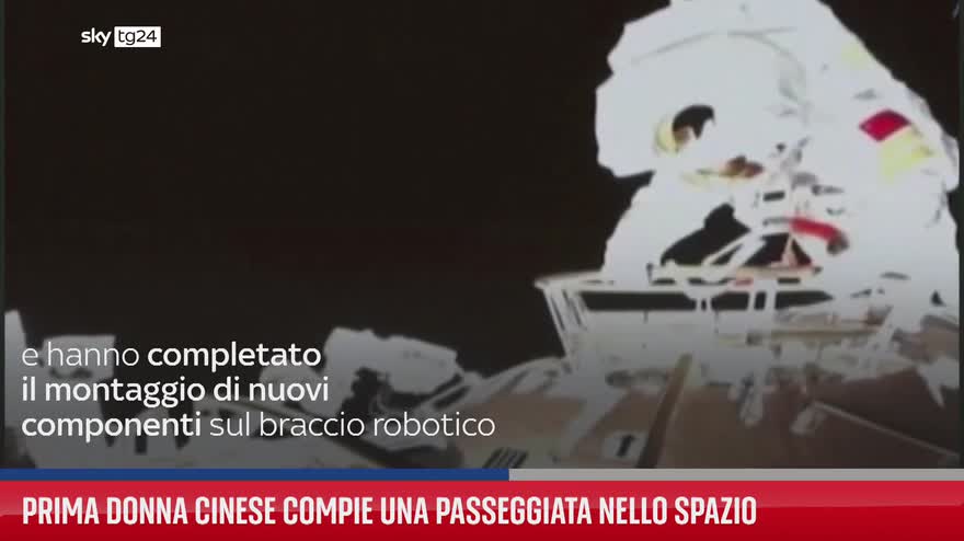 Prima donna cinese compie una passeggiata nello Spazio