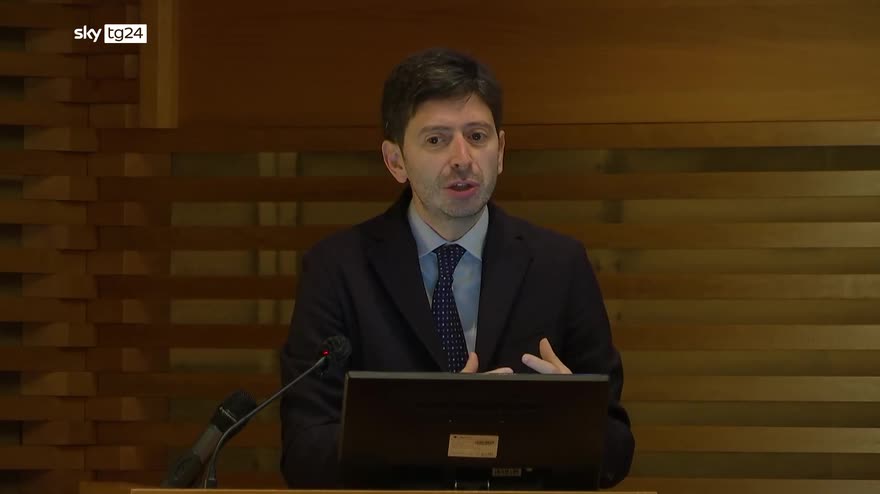 Covid, Speranza: prime dosi fondamentali, circa 19mila al giorno