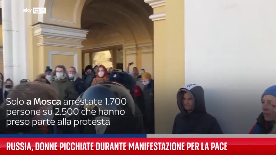 Russia, donne picchiate durante manifestazione per la pace