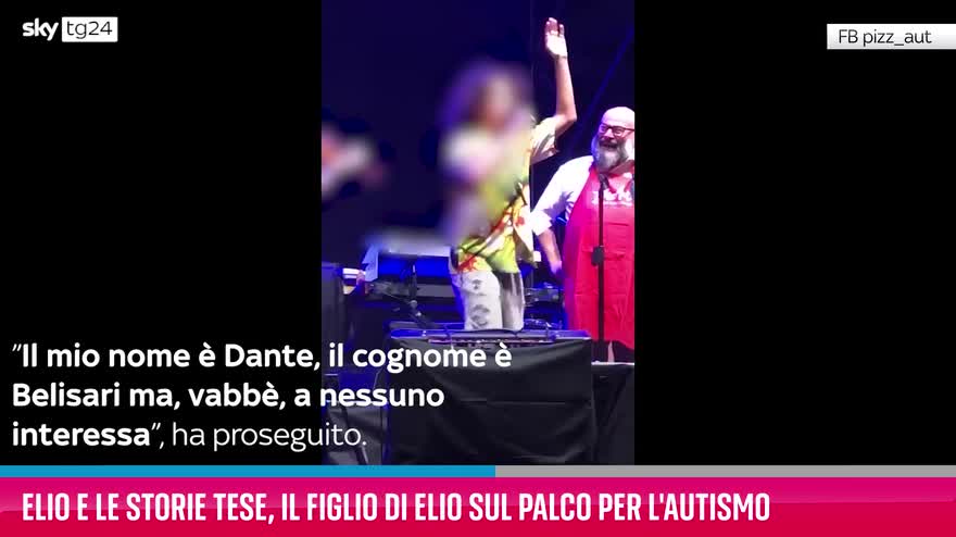 VIDEO EelST, il figlio di Elio sul palco per l'autismo