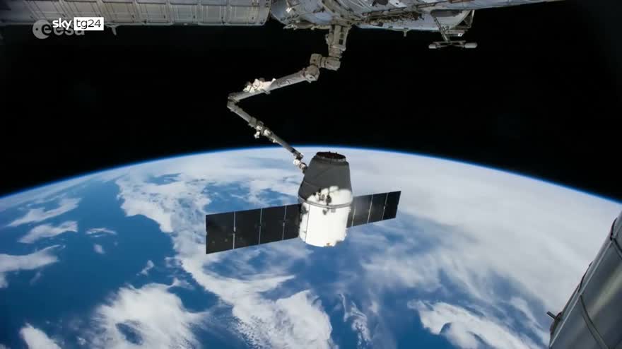 Prima EVA per AstroSamantha, gi auguri di Parmitano