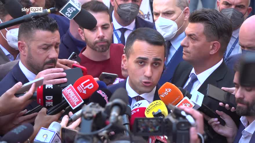 Governo, Di Maio: presto al voto per salvare la manovra