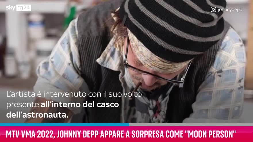 VIDEO MTV EMA 2022, Johnny Depp appare come