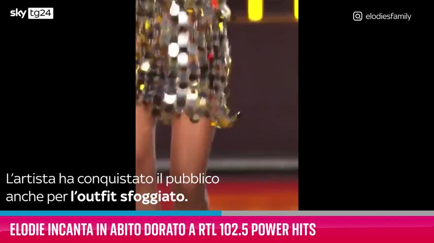 VIDEO Elodie incanta in abito dorato a Rtl 102.5 Power Hits