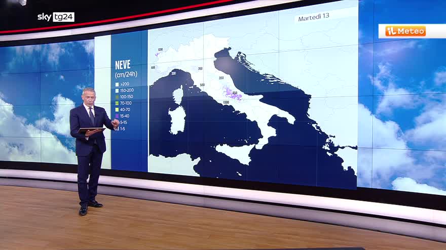 Meteo, è inverno: qualche fiocco di neve in Pianura Padana