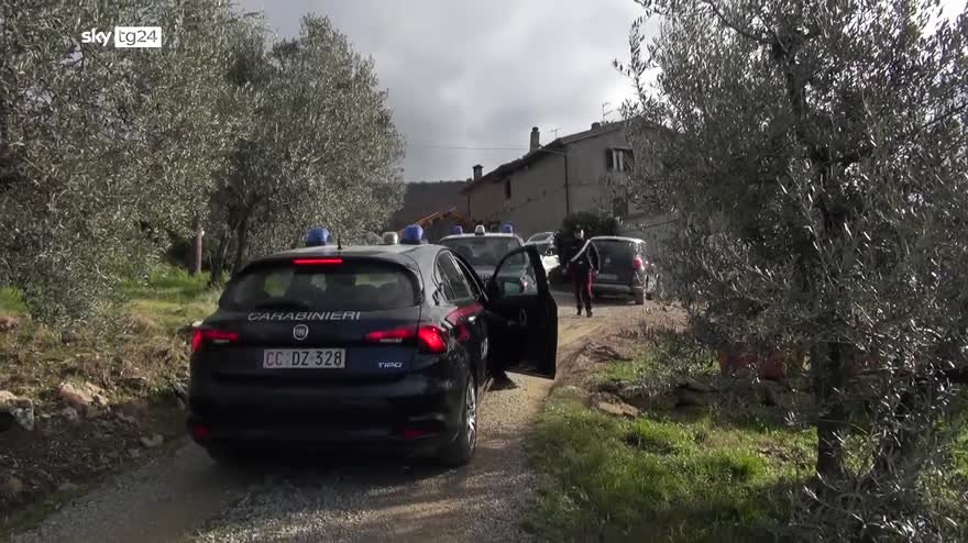 Lite tra vicini assalta casa con ruspa e viene ucciso