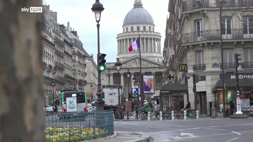 Riforma pensioni, a Parigi manifestanti invadono la sede del colosso del  lusso LVMH - Video - Alto Adige
