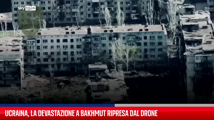 Ucraina, la devastazione a Bakhmut ripresa dal drone