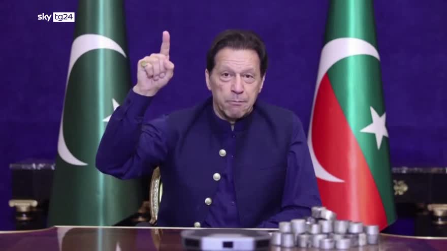 Pakistan, proteste per arresto Khan: morti e feriti