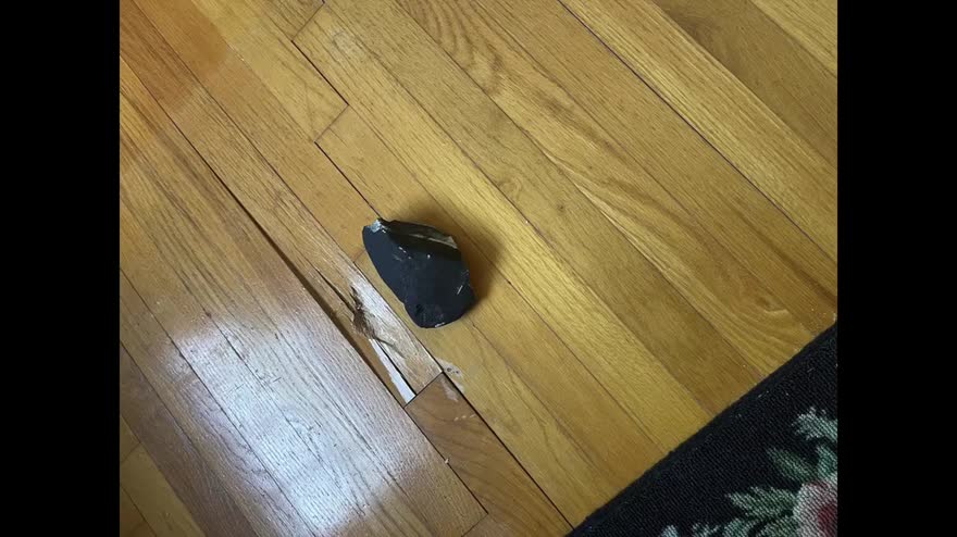 Pietra cade su una casa in New Jersey, forse meteorite