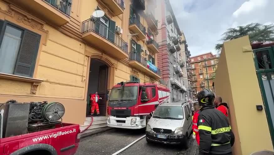 Napoli, Incendio In Viale Maria Cristina: Colonna Di Fumo | Video Sky