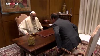 Hollande ringrazia il Papa per sue parole su attentati