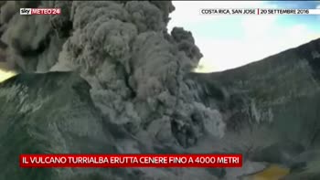 Eruzione di un vulcano in Costa Rica