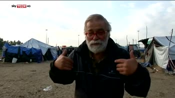 Migranti continuano a passare da frontiera Serbia-Ungheria
