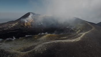 audi fisi sci sulla cenere vulcanica dell'etna