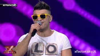 Andrea canta "La droga di Ferrero"