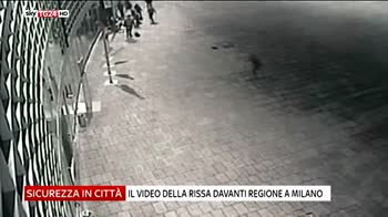 Il video della rissa davanti alla Regione a Milano