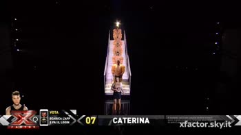 Caterina brucia il palco di #XF10