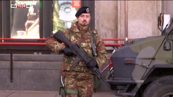 Allerta terrorismo, a Milano l'esercito tra le bancarelle