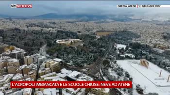 Intensa nevicata su Atene