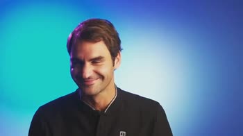 "Vuoi che te lo firmo?", Federer e il capello grigio