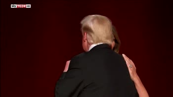 Il primo ballo da coppia presidenziale per Trump e Melania