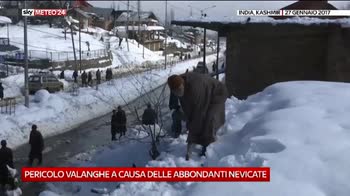 Villaggi del Kashmir sepolti dalla neve