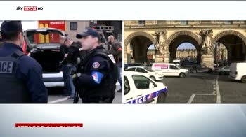 Attacco al Louvre, polizia  fermato inneggiava Allah Akbar