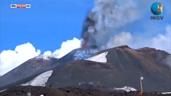 Eruzione Etna, esplosione a 2700 metri, 10 feriti