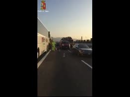 Bologna, scontro pullman-tir sul raccordo autostradale