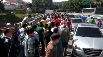 Venezuela, ancora violenze a Caracas,  12 morti