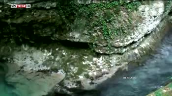 Selfie mortale, scivolano nel fiume, due morti in Abruzzo