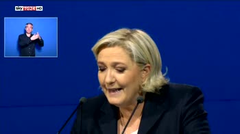 Francia, gaffe di Le Pen, copiato discorso di Fillon
