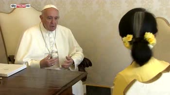 Papa Francesco incontra il premio Nobel San Suu Kyi