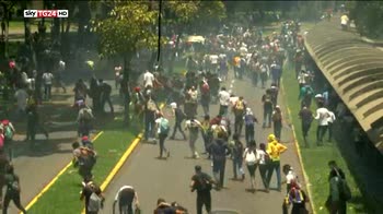 Crisi in Venezuela, scontri a Caracas