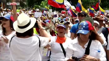 Venezuela, la marcia delle donne contro il regime