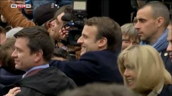 Elezioni Francia, Macron si reca al seggio