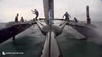 America's Cup, skipper di Artemis casca in acqua