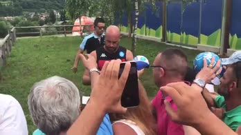 reina autografi ritiro napoli